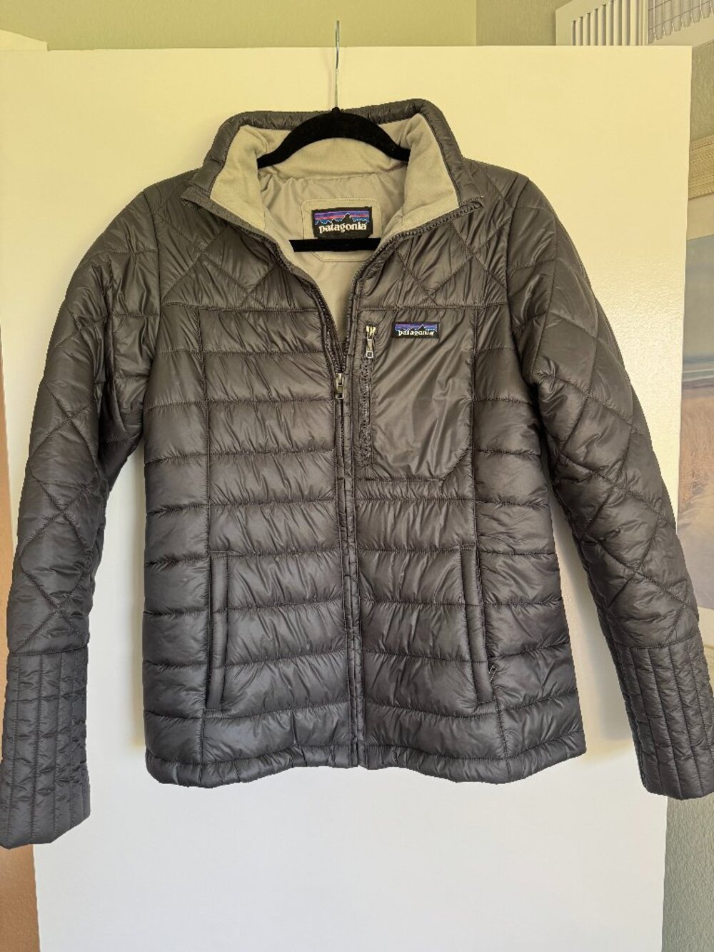 Patagonia Women's Lightweight Quilted Insulated Jacket – Gray- NEVER WORN